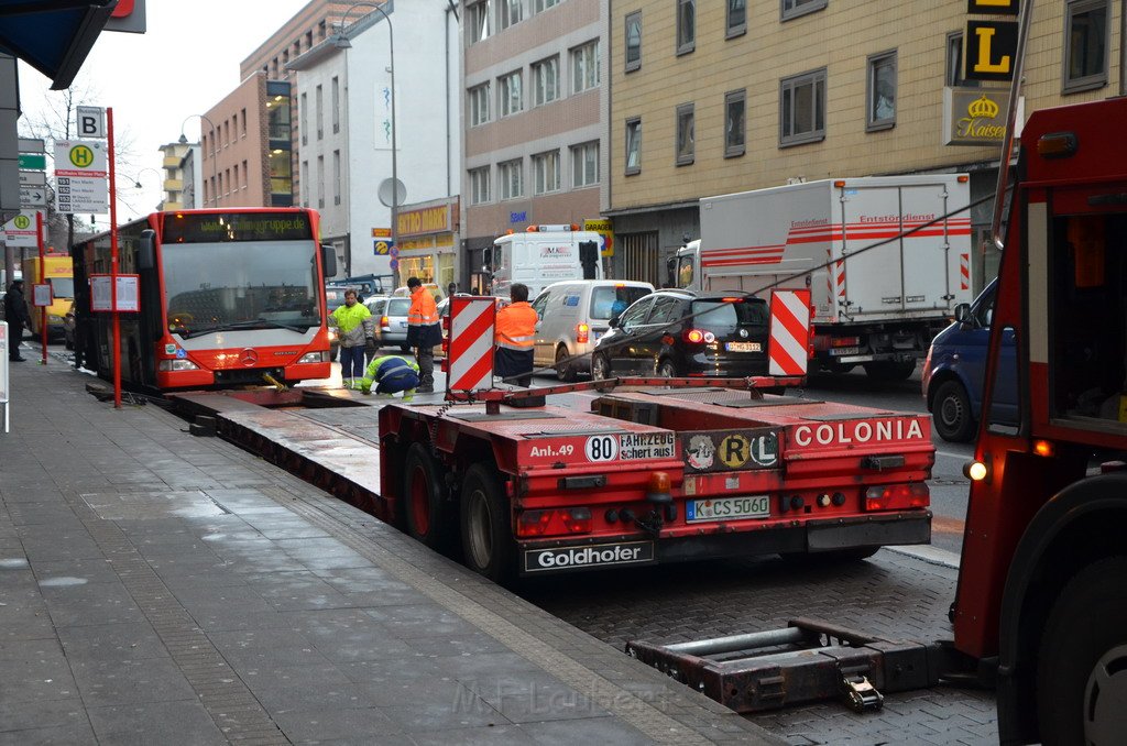 Stadtbus fing Feuer Koeln Muelheim Frankfurterstr Wiener Platz P218.JPG